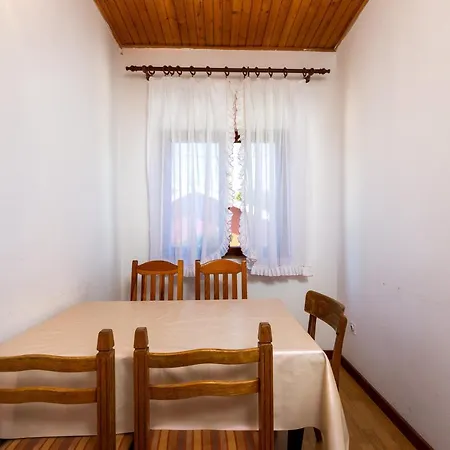 Appartement And Pergola *