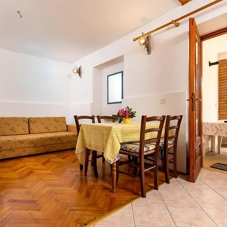 Apartment And Pergola Rovinj